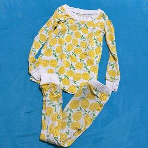 Little sleepies 2T lemons pajamas 🍋